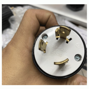 Ổ cắm máy phát điện, Phích cắm 3 chấu